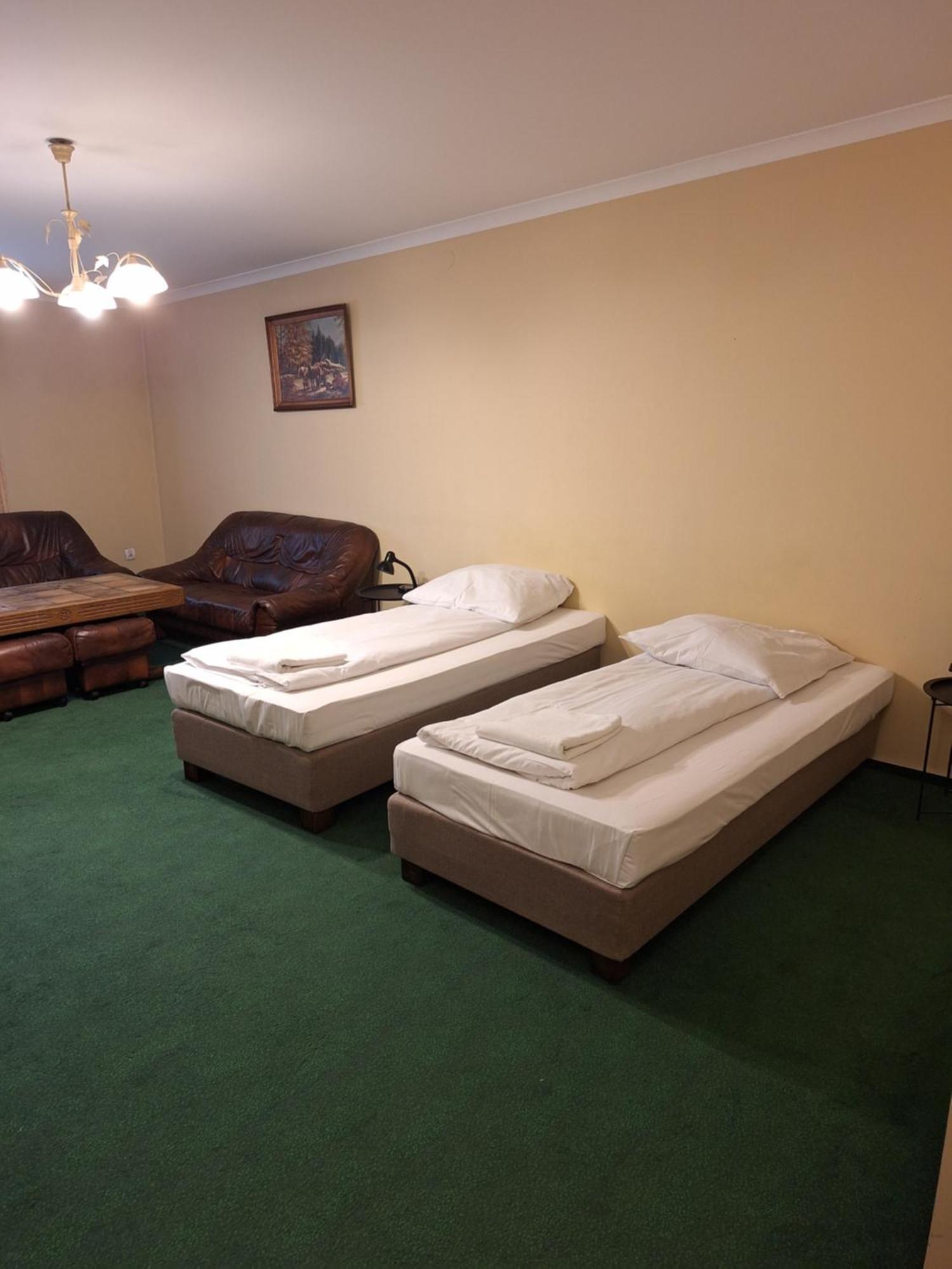 אוסטרוב וילקופולסקי Hotel Malwa מראה חיצוני תמונה