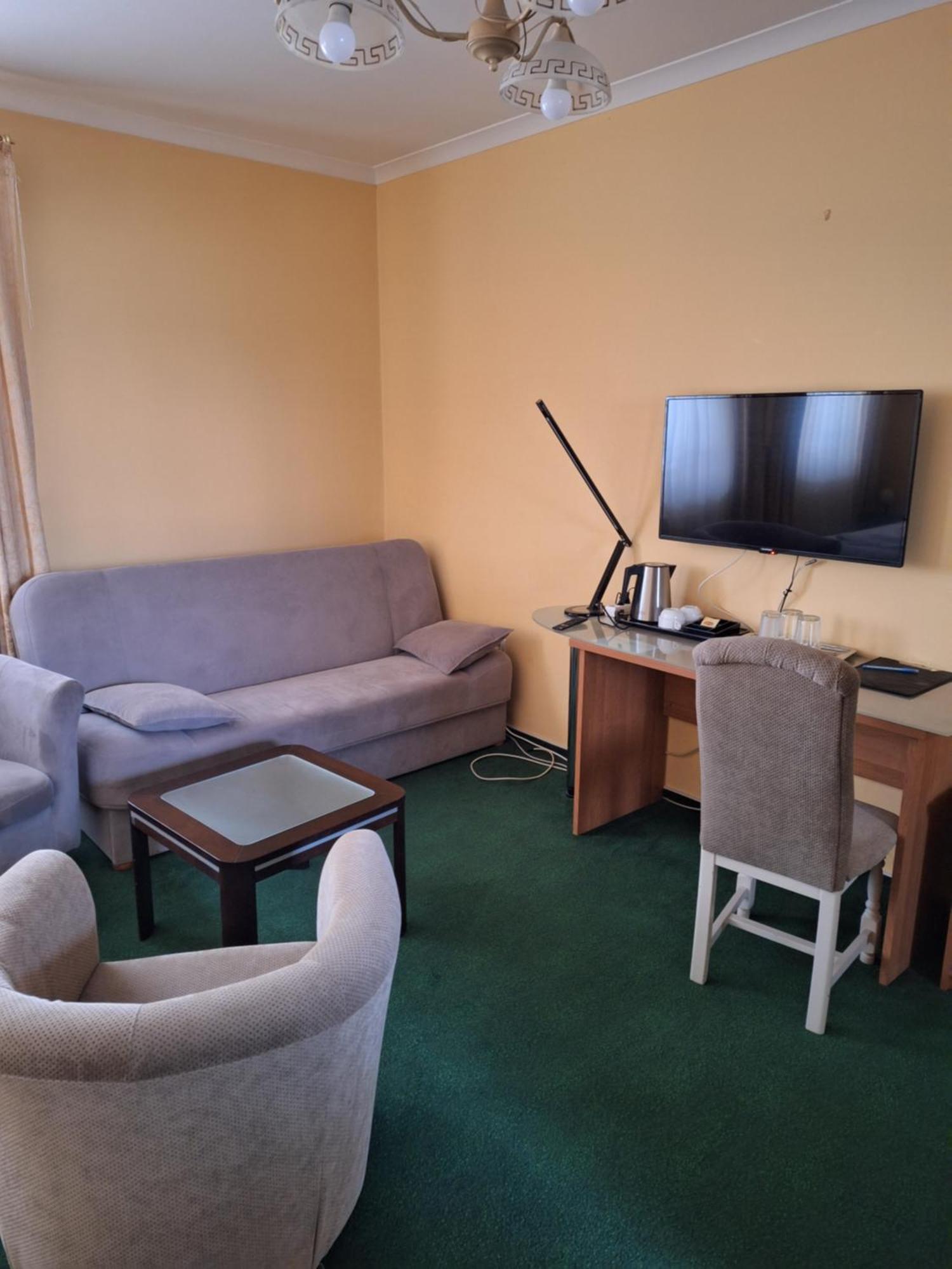 אוסטרוב וילקופולסקי Hotel Malwa מראה חיצוני תמונה