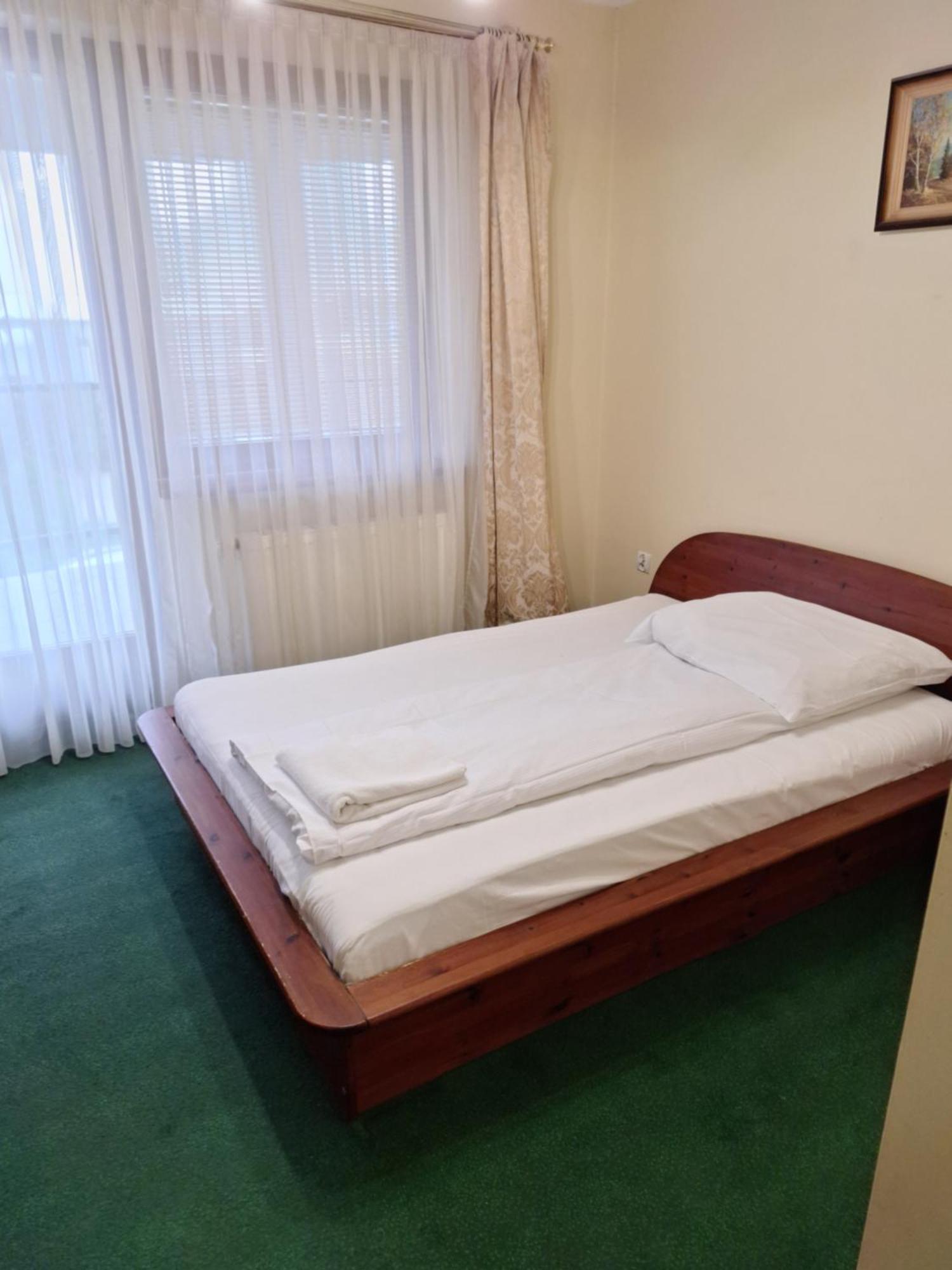 אוסטרוב וילקופולסקי Hotel Malwa מראה חיצוני תמונה