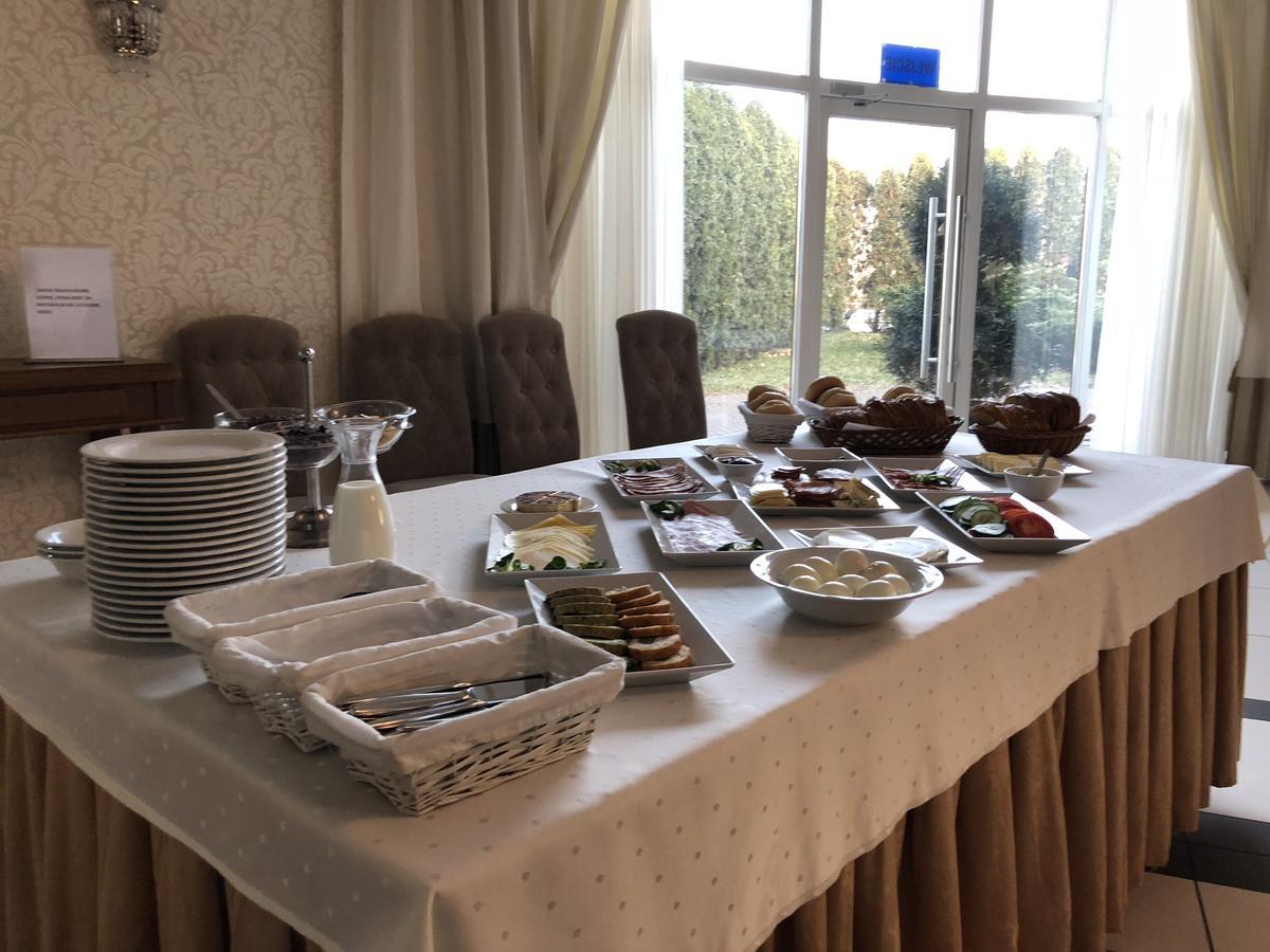 אוסטרוב וילקופולסקי Hotel Malwa מראה חיצוני תמונה