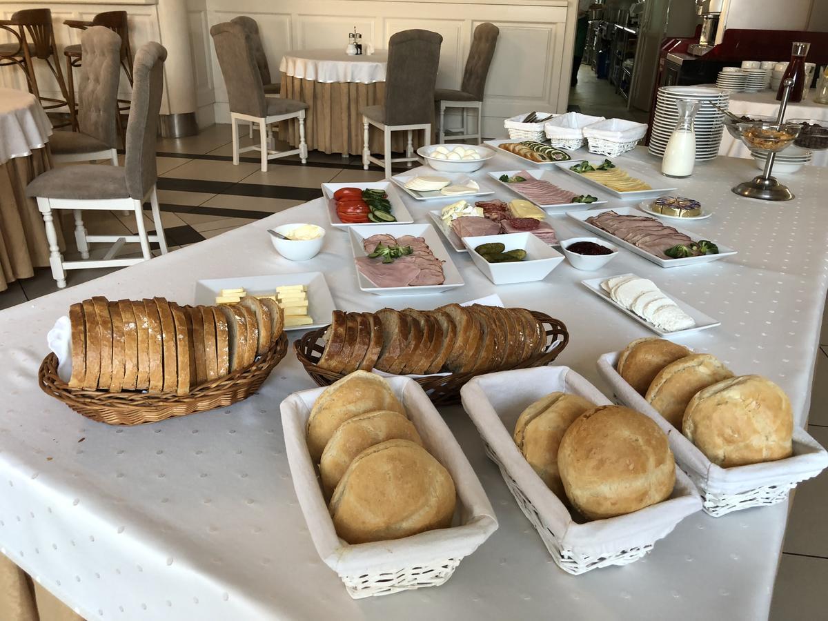 אוסטרוב וילקופולסקי Hotel Malwa מראה חיצוני תמונה